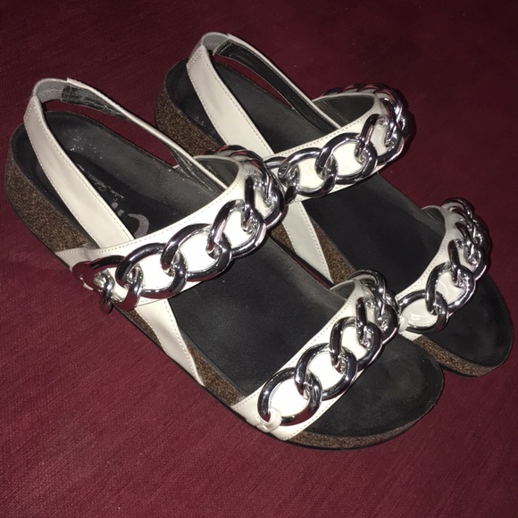 In excellent condition sandals - Picture 3 of 9